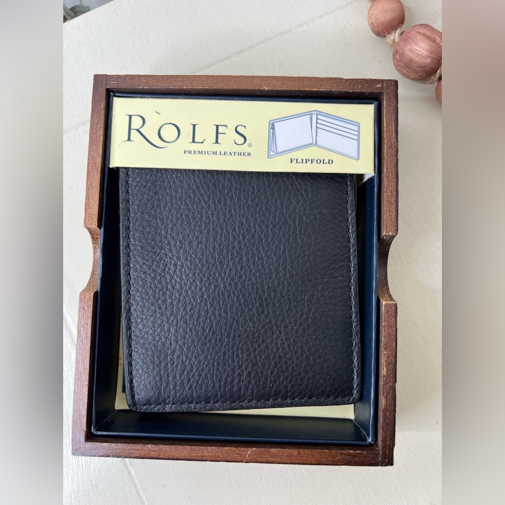 Brand New-Premium Leather Bifold Slim Wallet in a Wooden Gift Box
